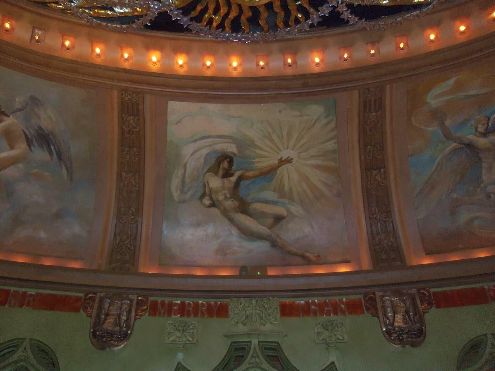 New Amsterdam Theatre